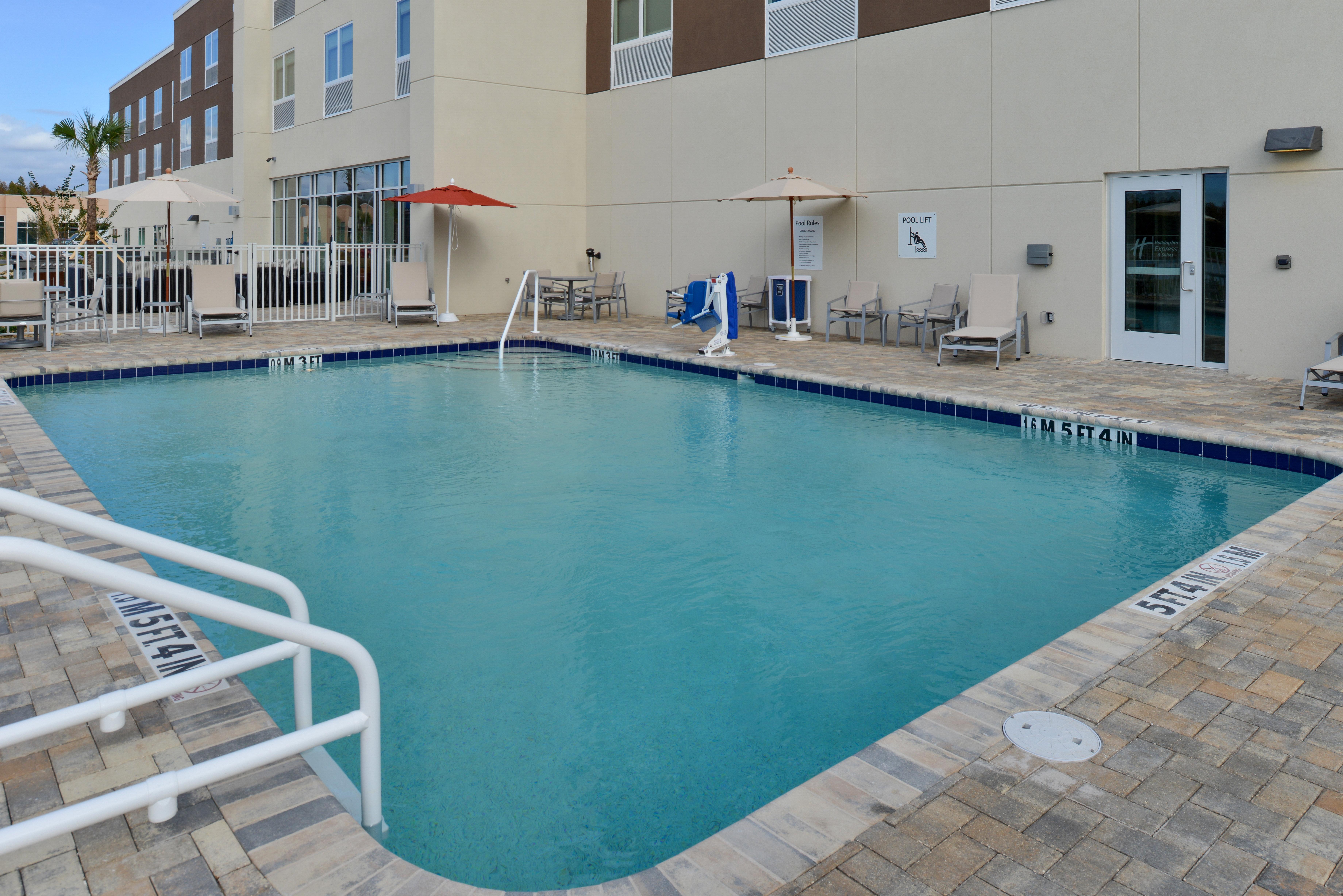 Holiday Inn Express & Suites Trinity By Ihg Exterior foto