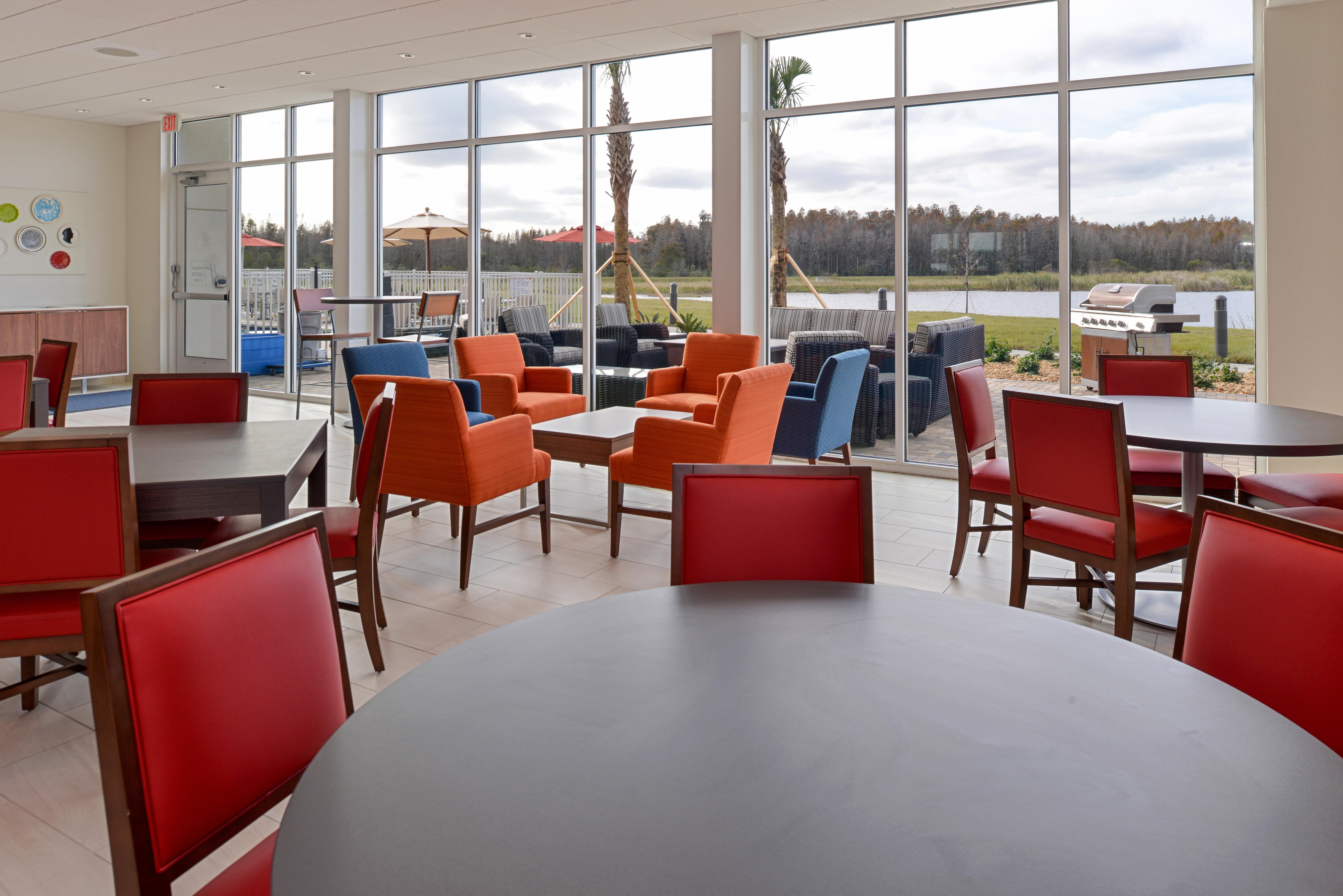 Holiday Inn Express & Suites Trinity By Ihg Exterior foto