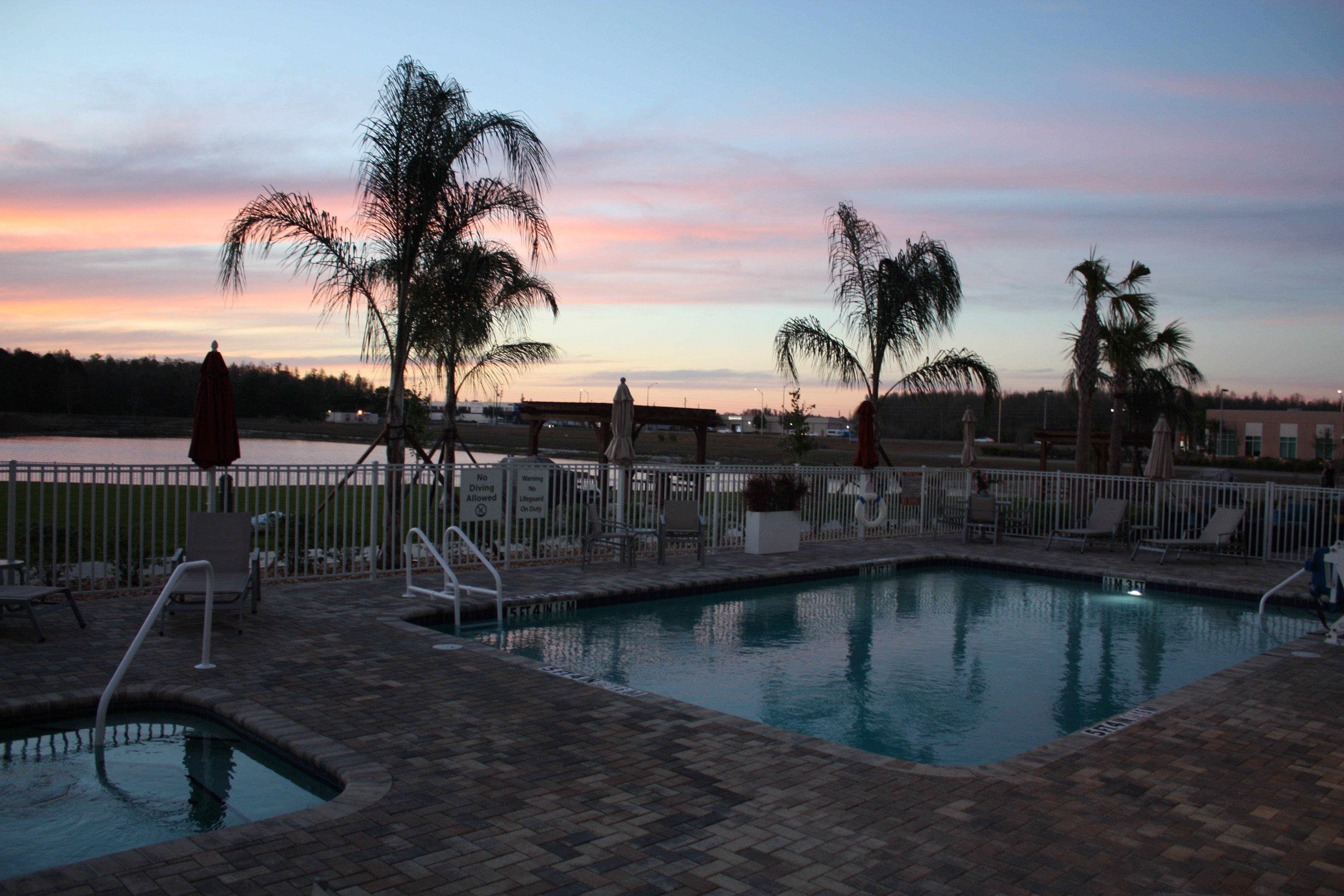 Holiday Inn Express & Suites Trinity By Ihg Exterior foto