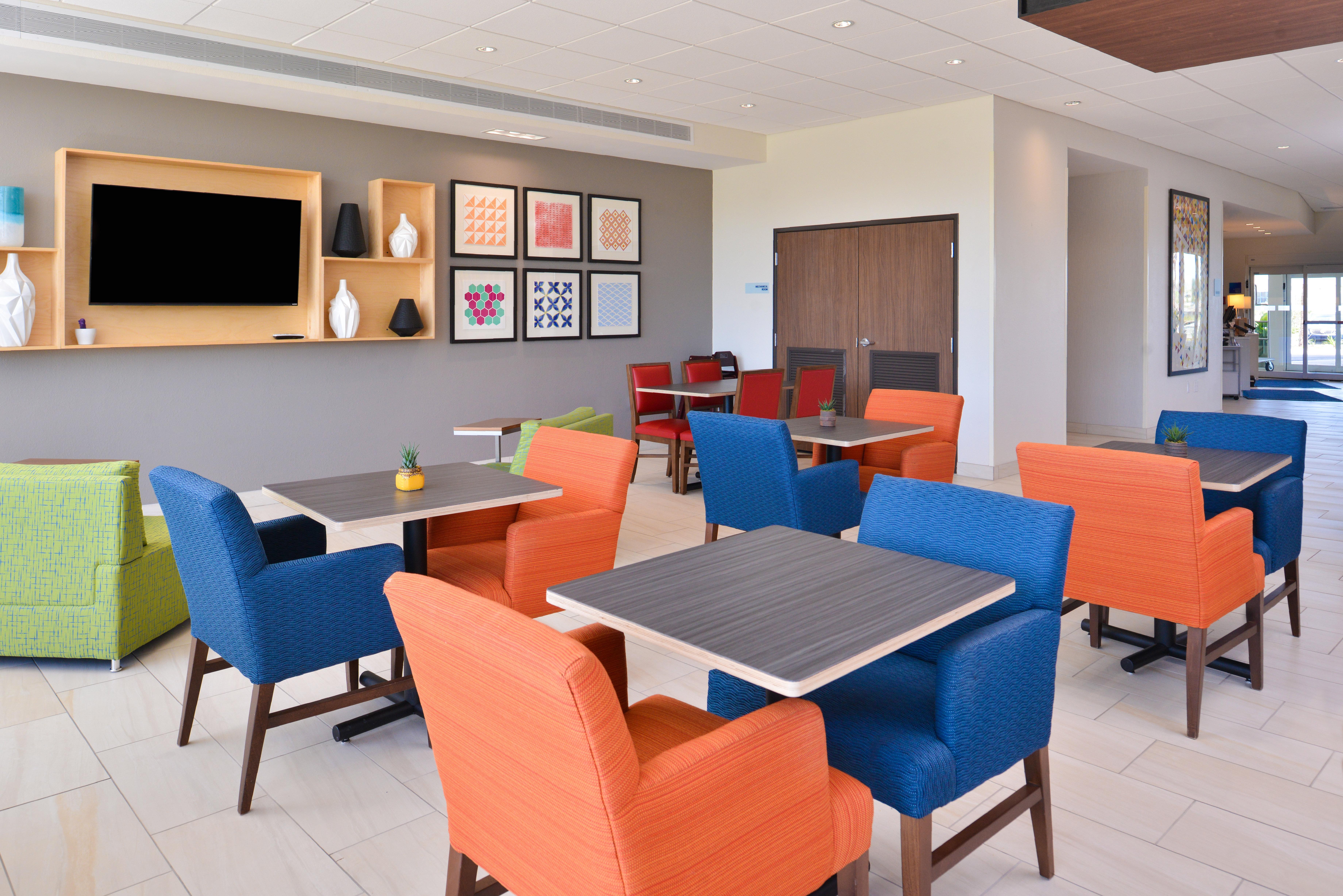 Holiday Inn Express & Suites Trinity By Ihg Exterior foto